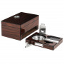 Humidor aus braunem Holz und Zubehör