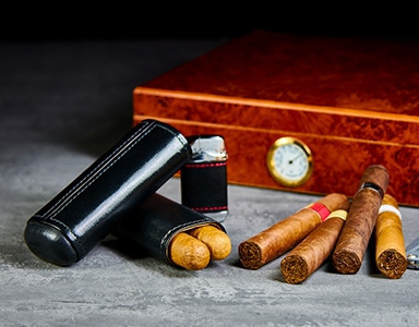 Which material for its cigar case?