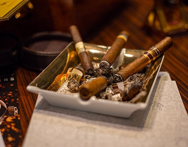 Wie wählt man einen Zigarrenaschenbecher aus?